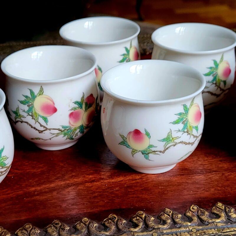 Zestaw 6 porcelanowych  czarek do herbaty z brzoskwiniami na powodzenie